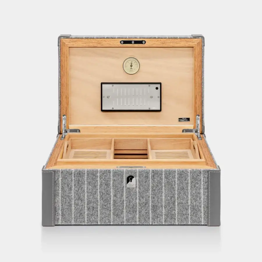 Exquisite Vèlle Milano Cigars Humidor Grand in white grey striped Loro Piana fabric with leather trim and Spanish cedar