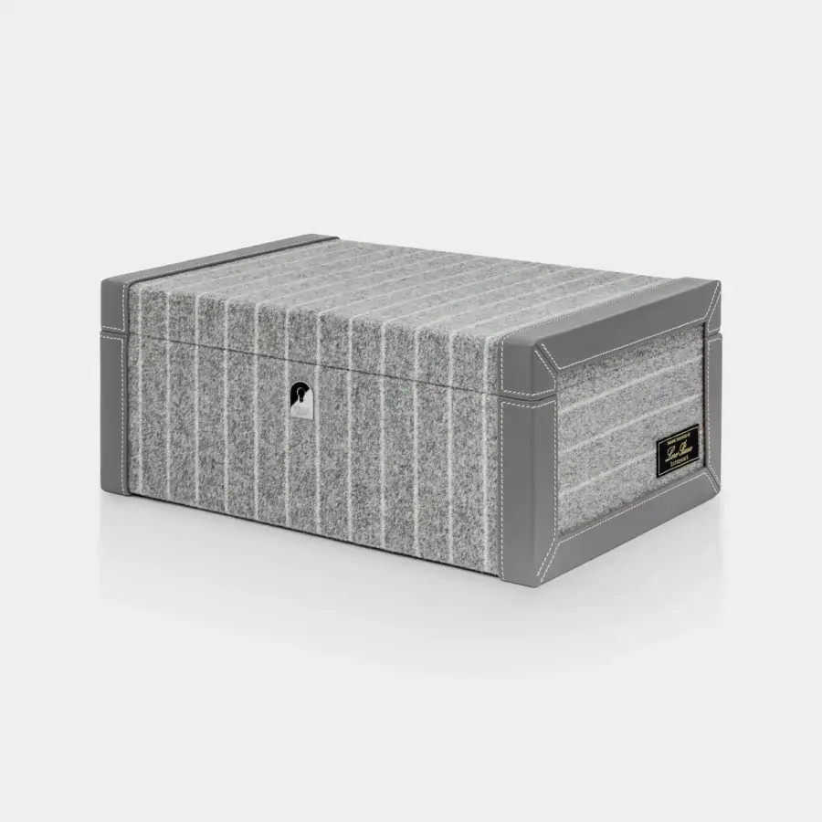Impeccable Vèlle Milano Cigars Humidor Grand trunk with rectangular silhouette in grey white striped fabric and leather