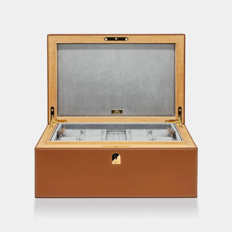 Sophisticated Vèlle Milano Watch Case Grand in tan leather and polished gold-toned hardware with grey microfiber lining