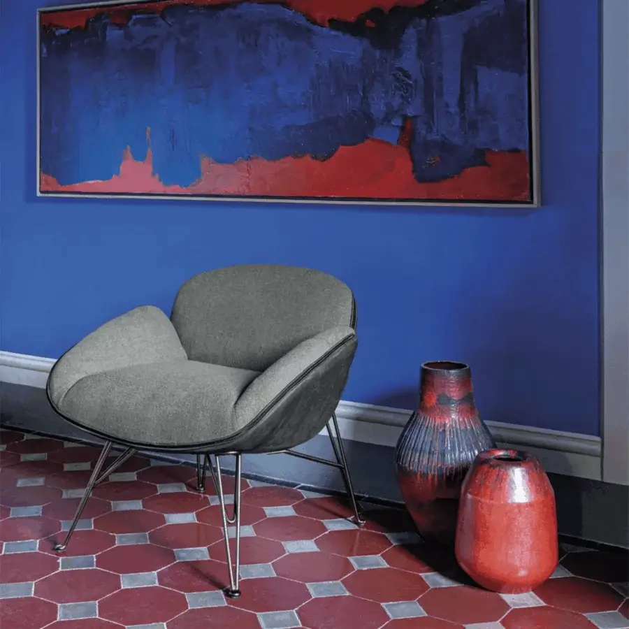 Refined Arketipo Juno lounge chair featuring textile bucket seat and dark metal legs