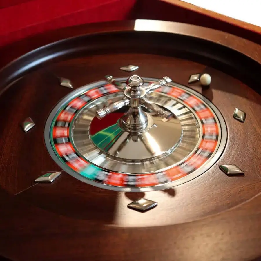 Elegant Agresti Casino Passion chest set in dark brown wood featuring roulette wheel and chess components