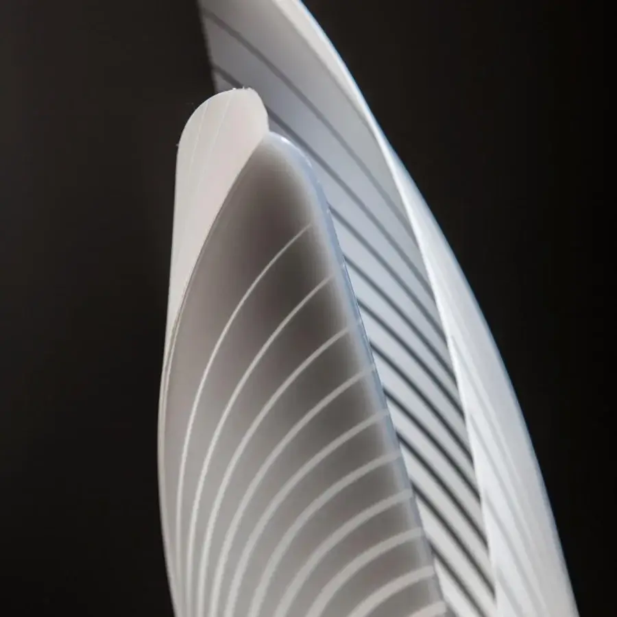 Captivating Slamp Las Palmas floor lamp in white Opalflex® with curved form and parallel lines