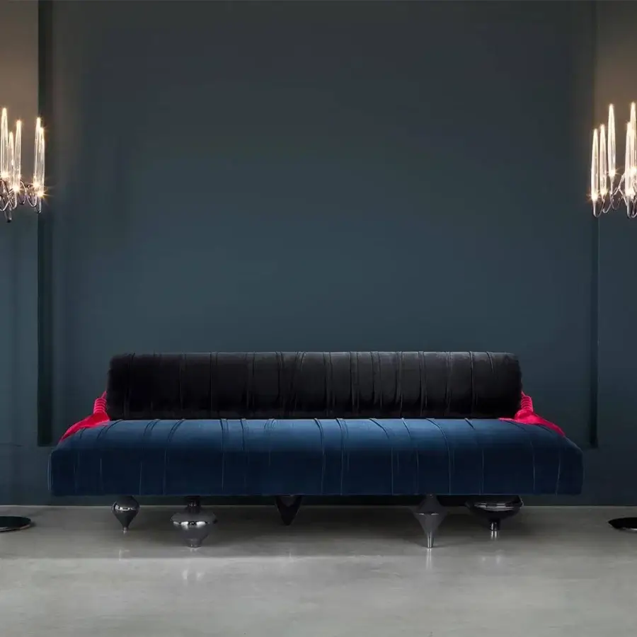 Lavish Il Pezzo Mancante Il Pezzo floor lamp built with hand-forged brass and clear crystal in a glossy silver finish