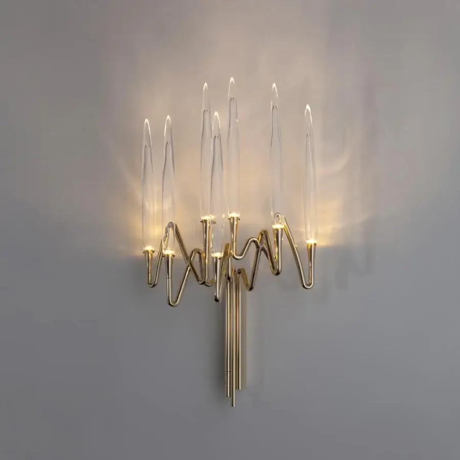 Distinguished Il Pezzo Mancante wall lamp crafted in gold-toned hand-forged brass with crystal accents and wavy metal details
