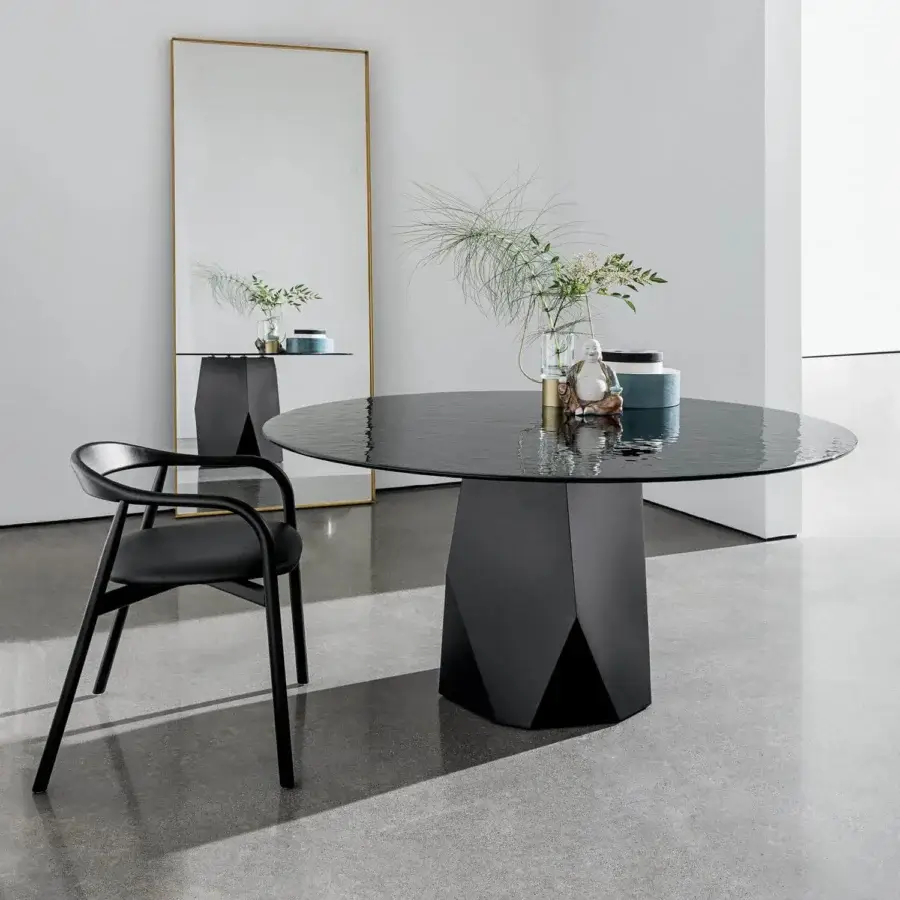 Exclusive Sovet Italia Deod round table with a sculptural matte black lacquered metal base and dark reflective liquid glass tabletop