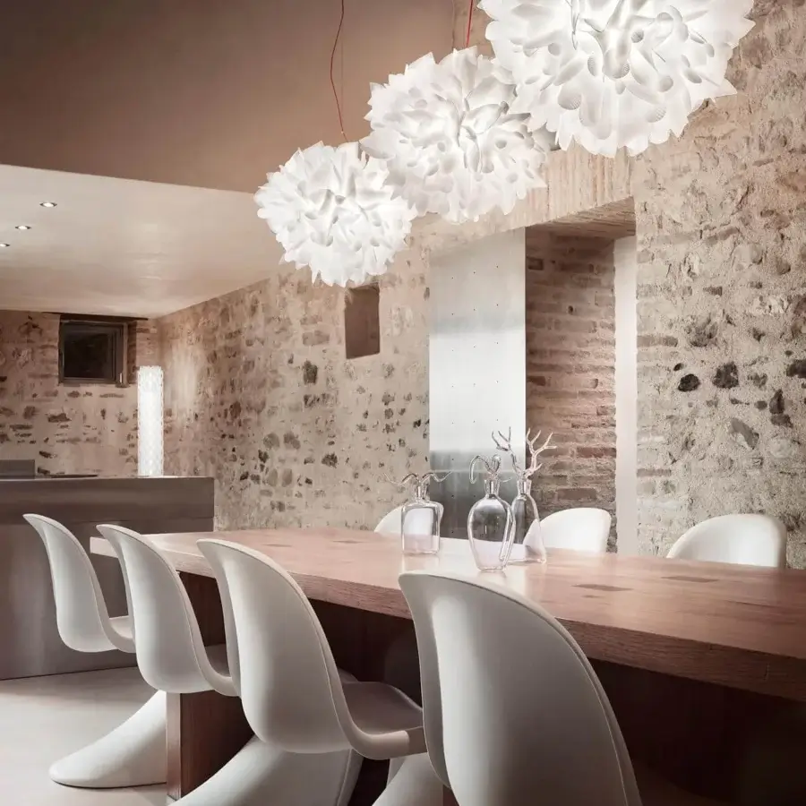 Exceptional Slamp Veli Foliage suspension lamp with clustered forms crafted in smooth white synthetic material and diffused light