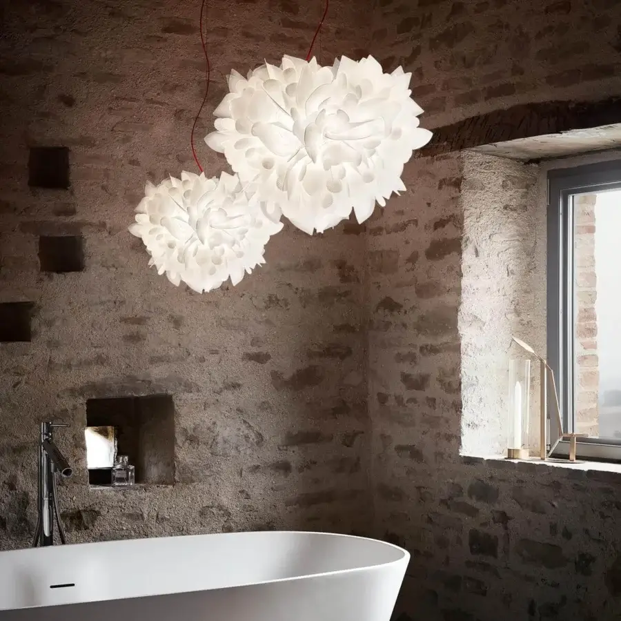 Superior Slamp Veli Foliage suspension lamp crafted with over 268 handcrafted bends and a white petal-like texture