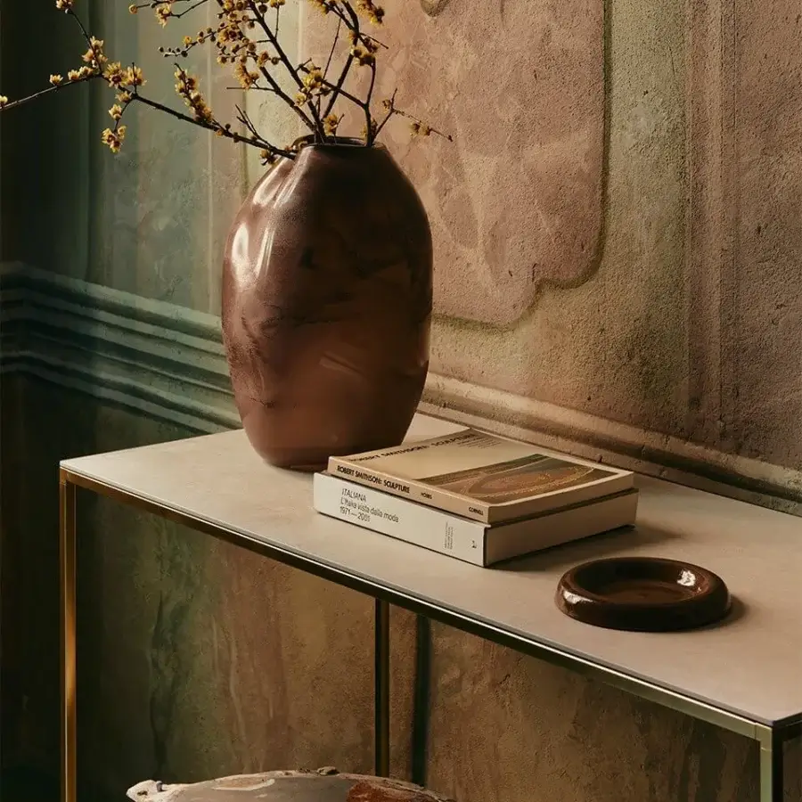 Sophisticated Desalto Helsinki 15 console featuring off white matte surface and satin gold steel frame