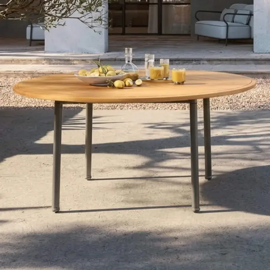 Luxury Unopiù Versilia table with warm light brown solid teak top, matte finish and contrasting dark grey aluminium base