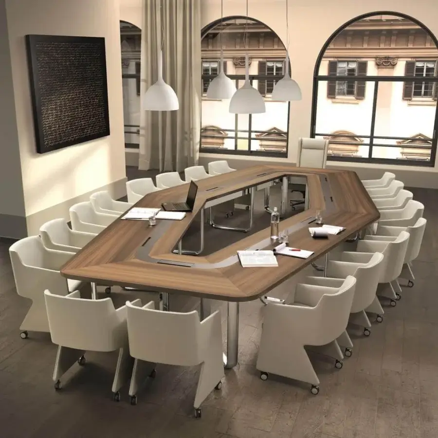 Distinguished 4 Mariani Leader conference table with Eucalyptus wood and saddle leather, exhibiting a smooth matte finish and chrome-effect aluminum legs
