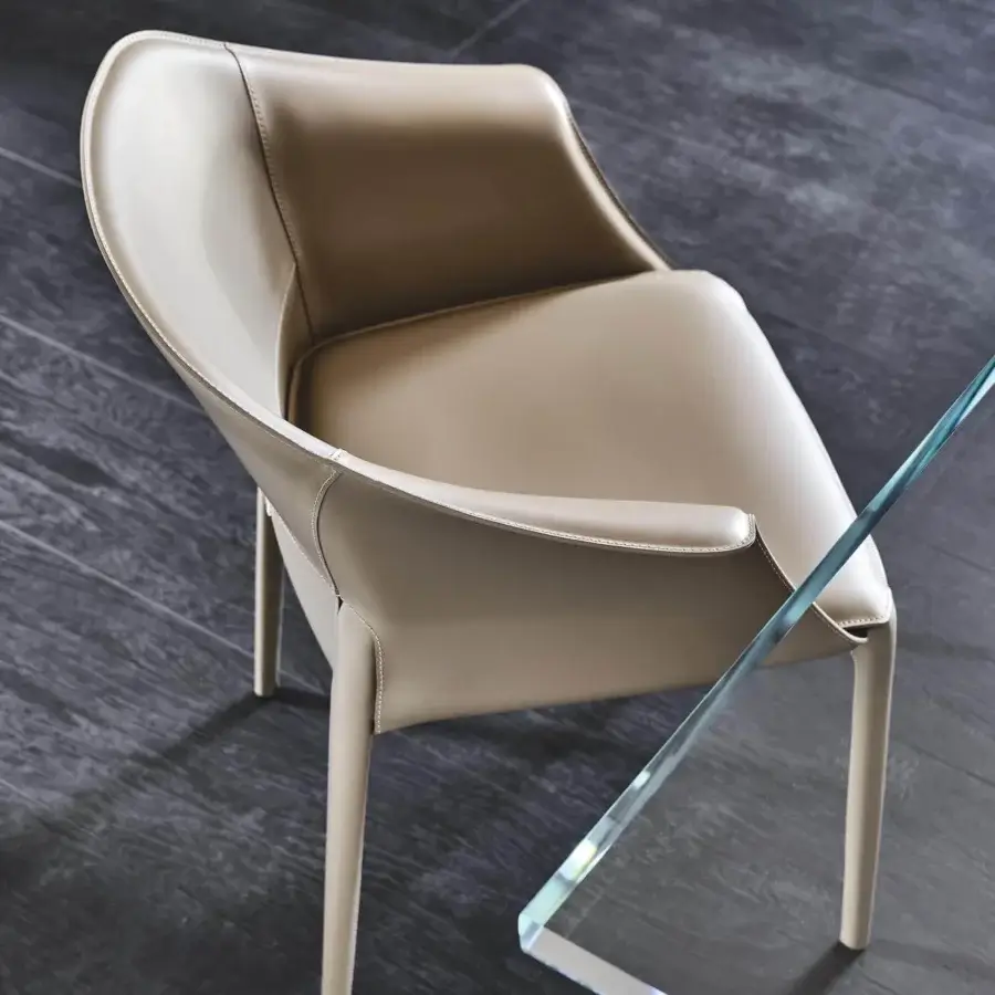 Refined Cattelan Italia Zuleika armchair with light beige leather enveloping a metal structure and delicate stitching