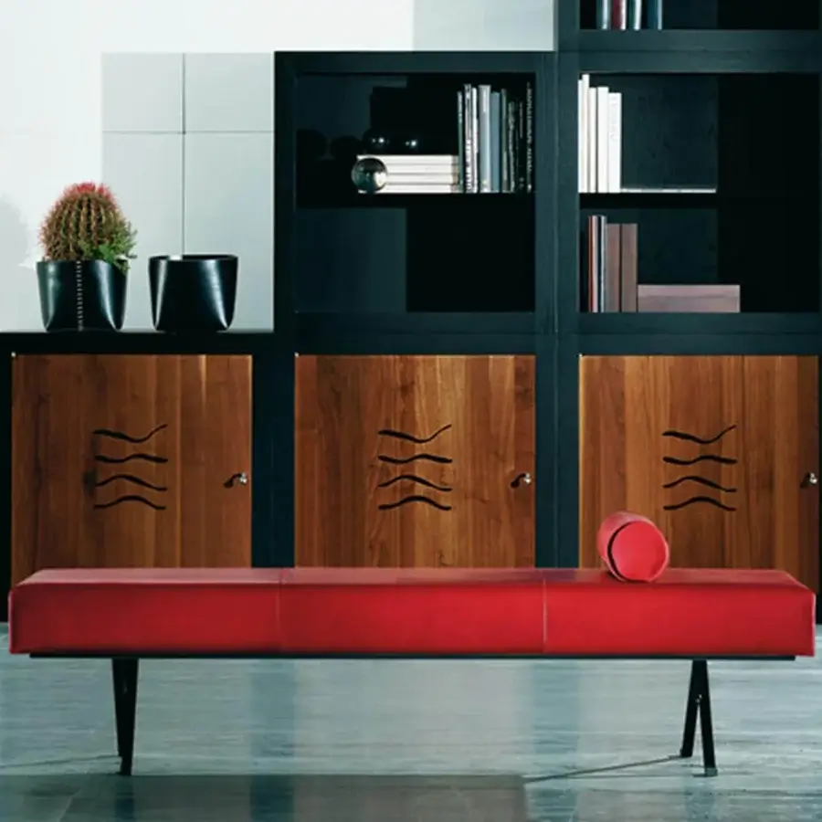 Superior Presotto Dormeuse chaise lounge with red textile upholstery and matt black painted metal legs crafted in oak wood