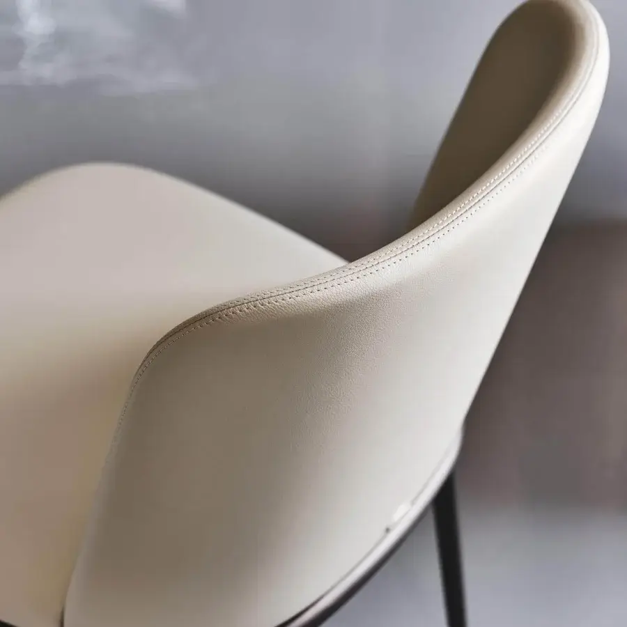 Superior Cattelan Italia Magda ML chair with enveloping light cream leather upholstery and dark legs