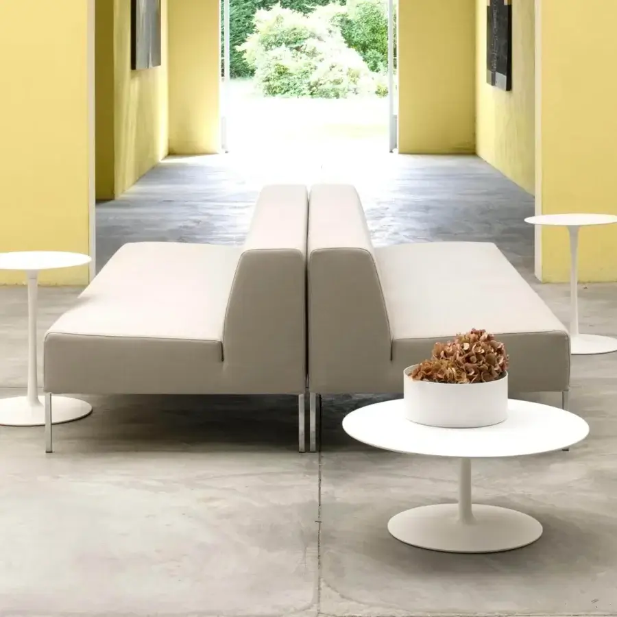 Exceptional MDF Italia Flow coffee table with round matt white Cristalplant® top and cylindrical pedestal