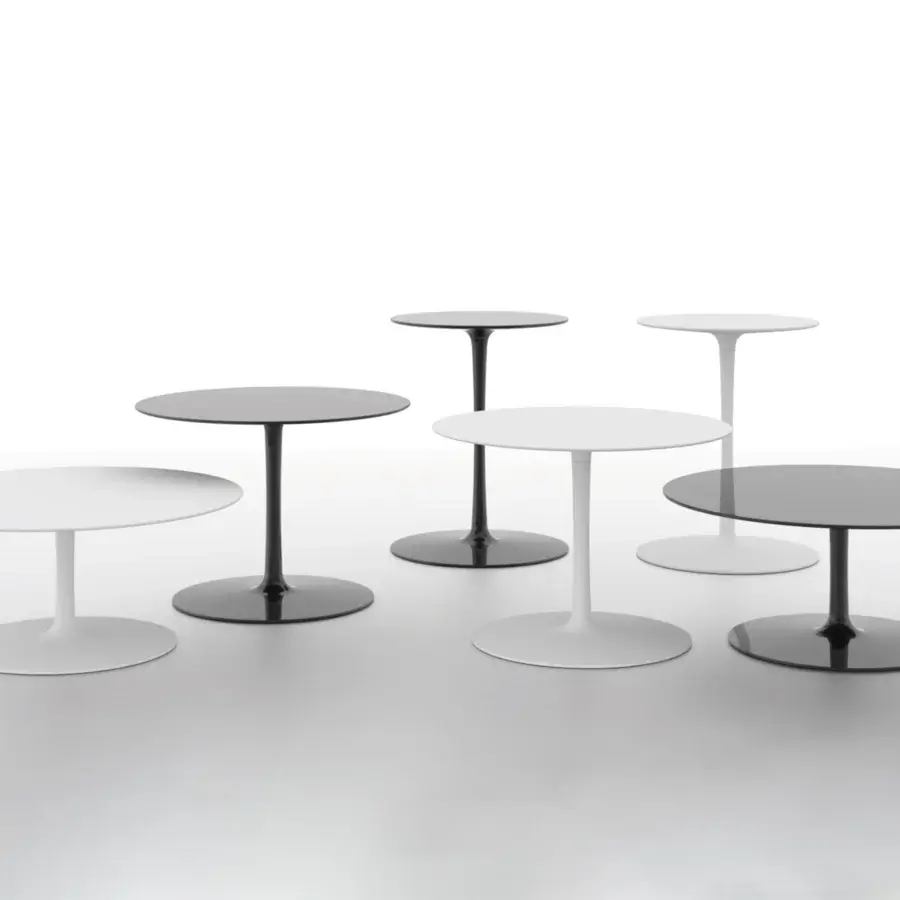 Elegant MDF Italia Flow coffee table with glossy black Ceramilux® tabletop and pedestal base