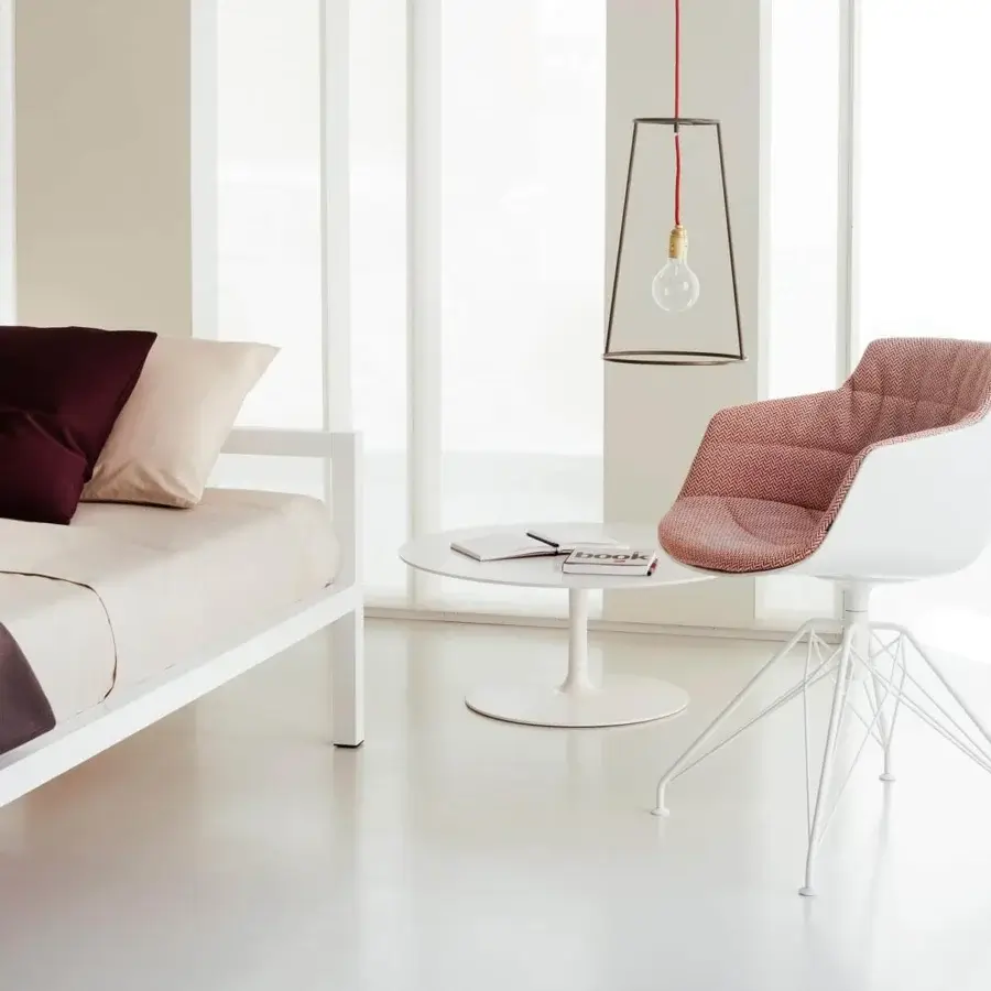 Superior MDF Italia Flow nightstand in matte white Cristalplant® with white painted aluminum base