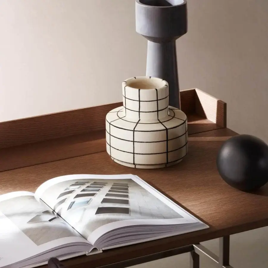 Superior MDF Italia 20.Venti Home desk built with light oak veneered medium density fibre and matt black nickel steel frame