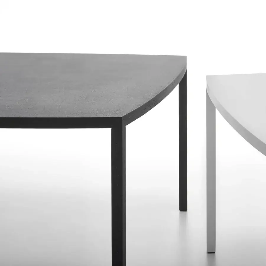 Superior MDF Italia Tense Curve table crafted in white resin with a refined oval shape and straight legs