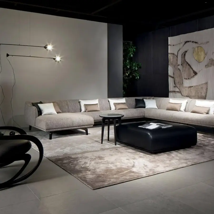 Superior Giorgetti Move lounge chair with a continuous curved frame built in solid ash wood and black leather upholstery