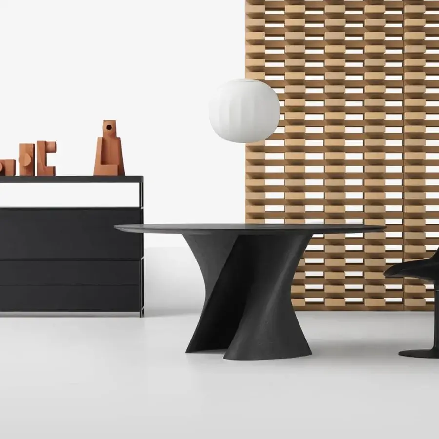 Distinguished MDF Italia Flow chair with organically curved black Nuvola leather upholstery and matte aluminum base