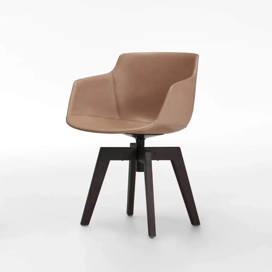 Exceptional MDF Italia Flow chair with comfortably padded Nuvola leather upholstery and natural oak base with transparent lacquer finish