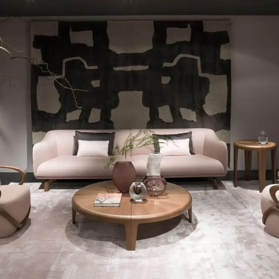 Superior Giorgetti Drive sofa with light pink textile upholstery and canaletto walnut feet with bronze painted inserts