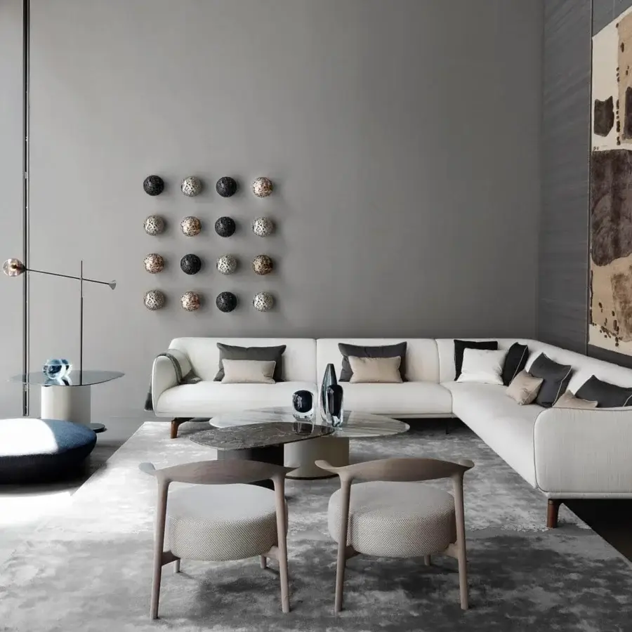 Distinguished Giorgetti Drive sectional with smooth off-white textile upholstery and canaletto walnut feet built with bronze painted inserts