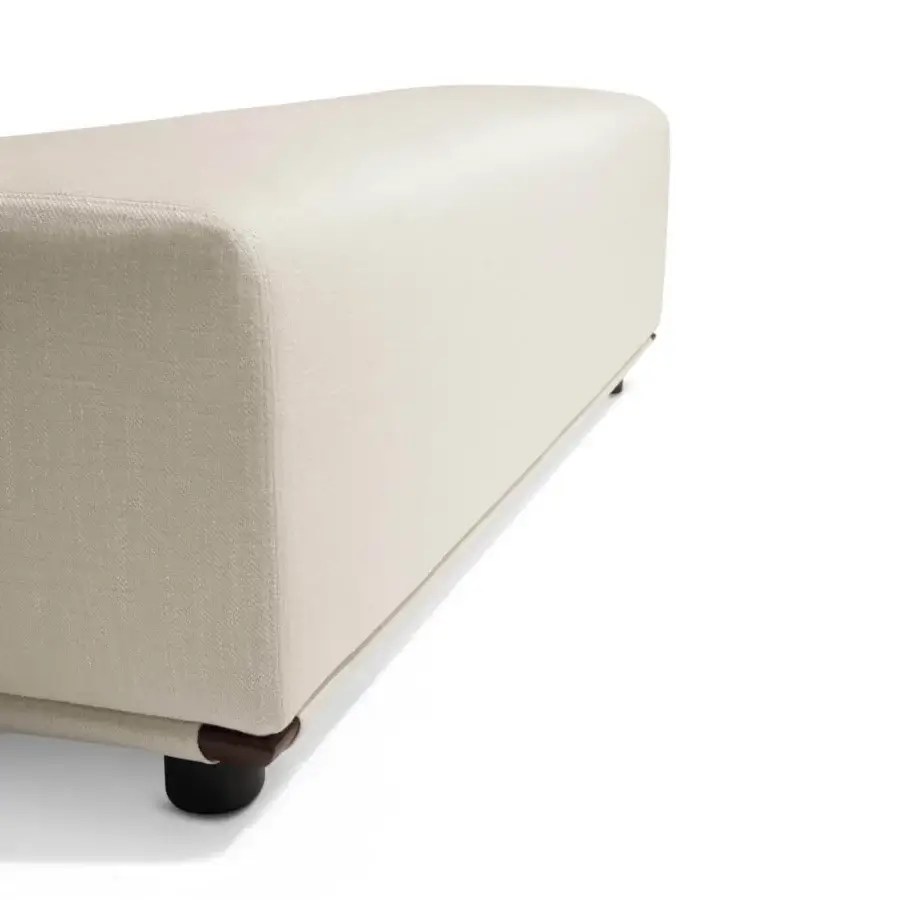 Elegant Giorgetti Adam bench with light cream textile upholstery and solid beech feet with matt polyurethane polishing
