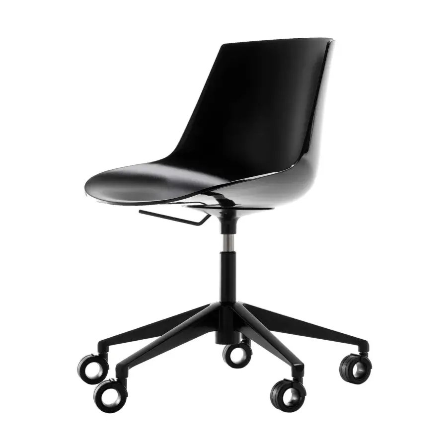Elegant MDF Italia Flow chair with organically curved shell crafted in glossy mass-pigmented polycarbonate and die-cast aluminum base