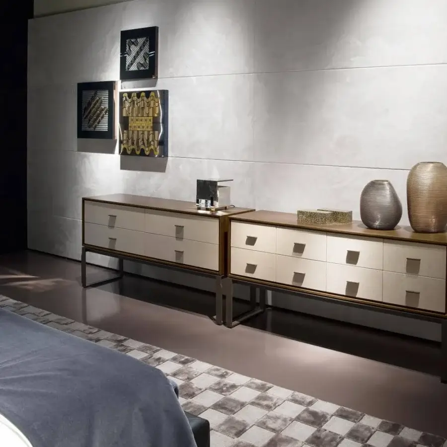 Exceptional Giorgetti Aei dresser with canaletto walnut structure and white painted Fiddleback Sycamore fronts, built with a bronze painted metal base