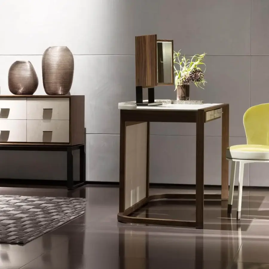 Distinguished Giorgetti Aei dresser with elegant canaletto walnut and white painted Fiddleback Sycamore, built with a bronze painted metal base