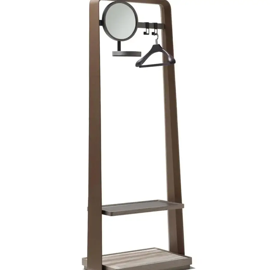 Exceptional Giorgetti Frame valet stand with saddle leather and a maple wood shelf built in Italy