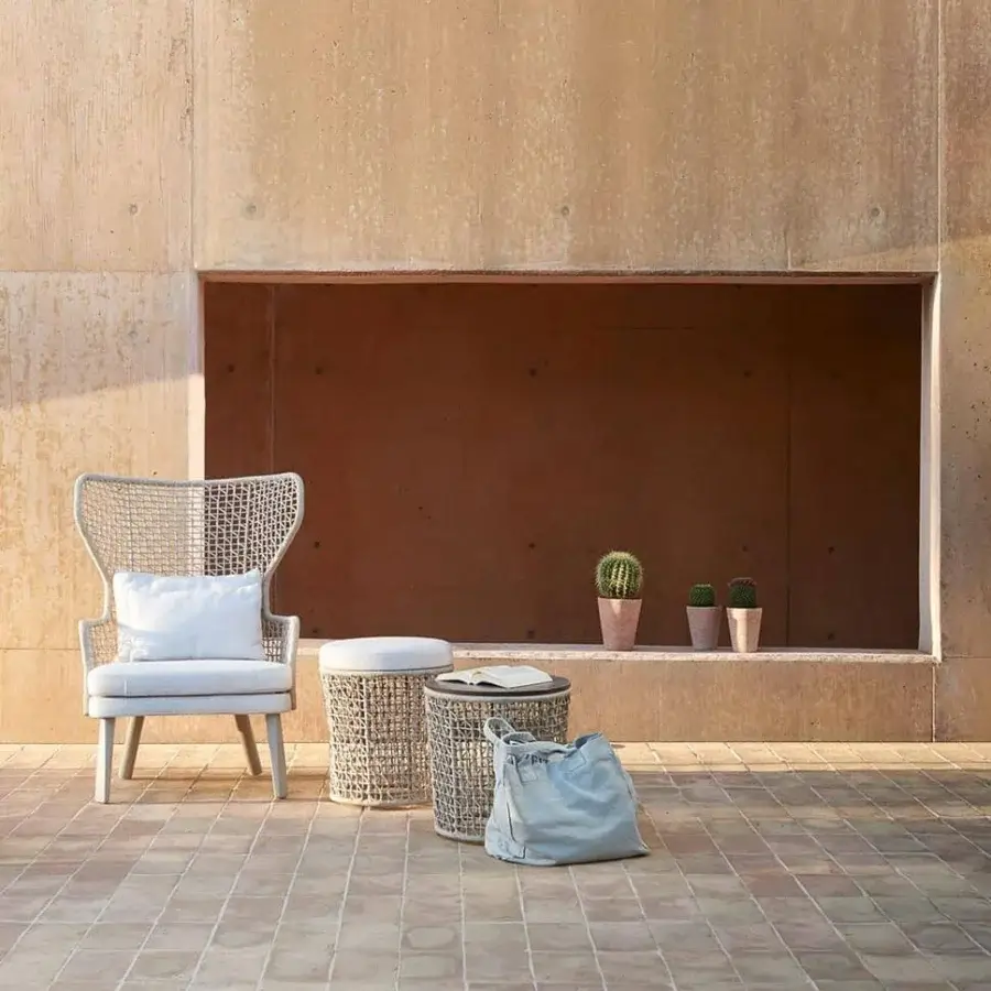Distinctive Varaschin Emma stool with light beige upholstery and a powder-coated aluminum structure crafted with a hand-woven texture
