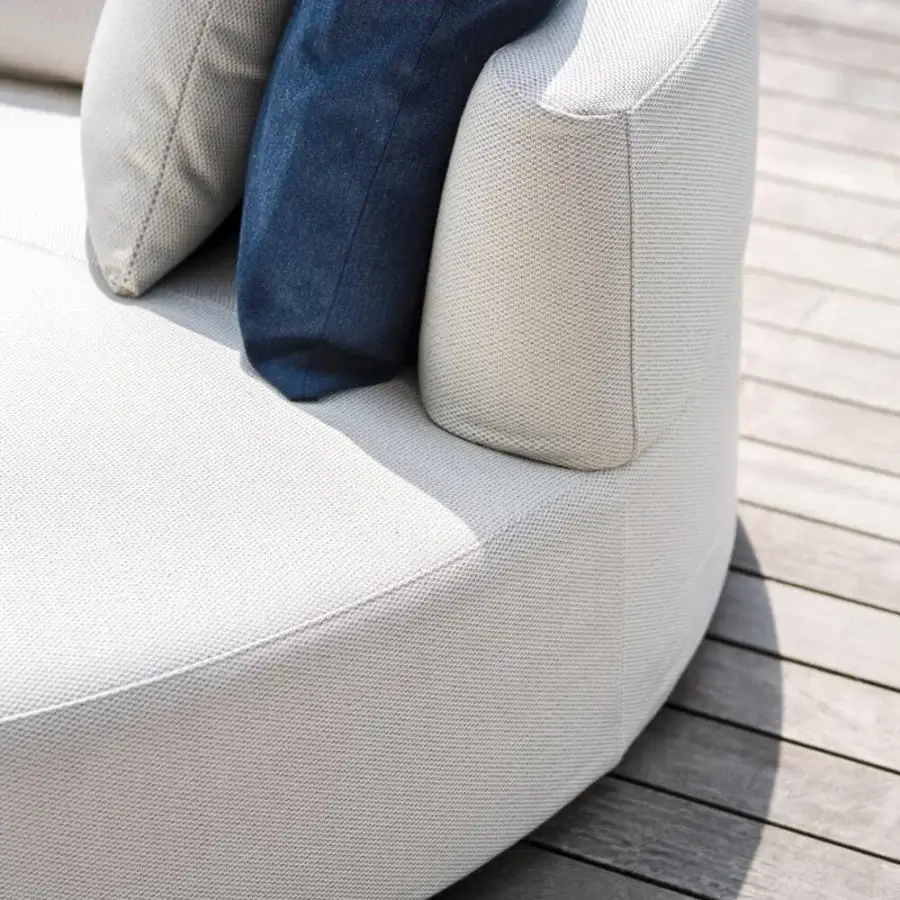 Superior Varaschin Belt daybed upholstered in light cream woven textile with okumè wood structure and matte finish