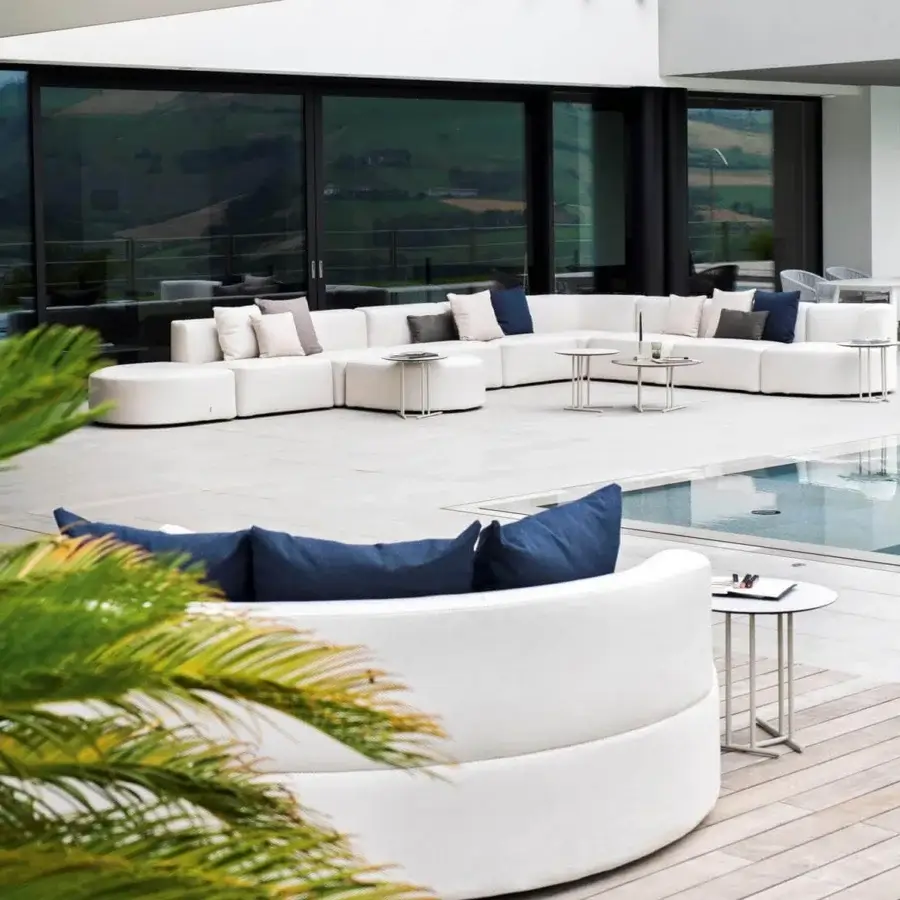 Distinguished Varaschin Belt daybed crafted in okumè wood with textured white textile upholstery and complementary blue cushions