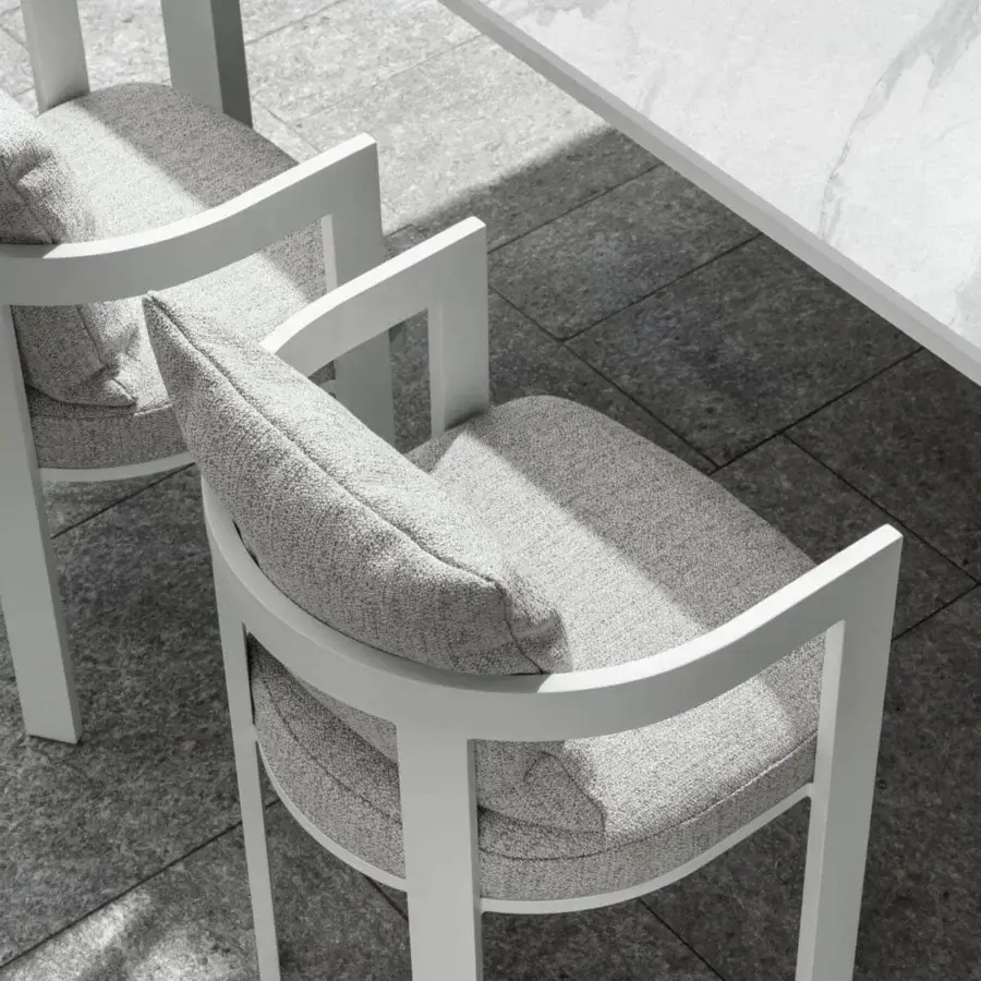 Distinguished Talenti Argo Alu table with a powder-coated aluminum base and calacatta porcelain stoneware top in light gray and white swirling patterns