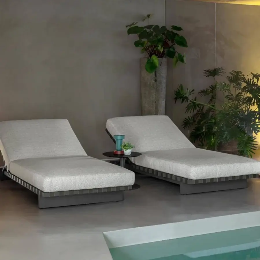 Sophisticated Talenti Argo Alu lounger with light gray padded cushions and dark gray aluminum frame built with stylish synthetic elastic straps