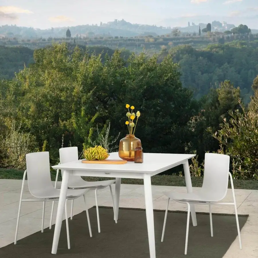 Superior Talenti Malè chair with wide polyurethane seat and solid steel structure in smooth white finish