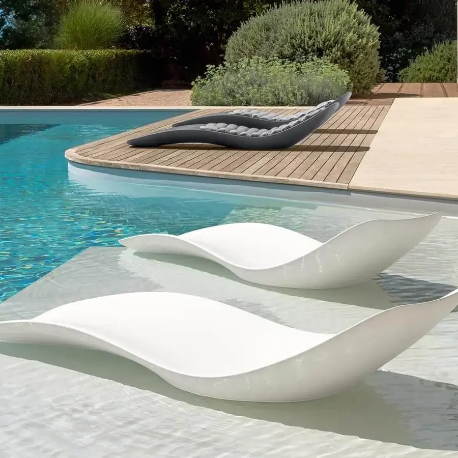 Superior Talenti Reef lounger crafted in durable white plastic with glossy finish and a dark gray cushioned model