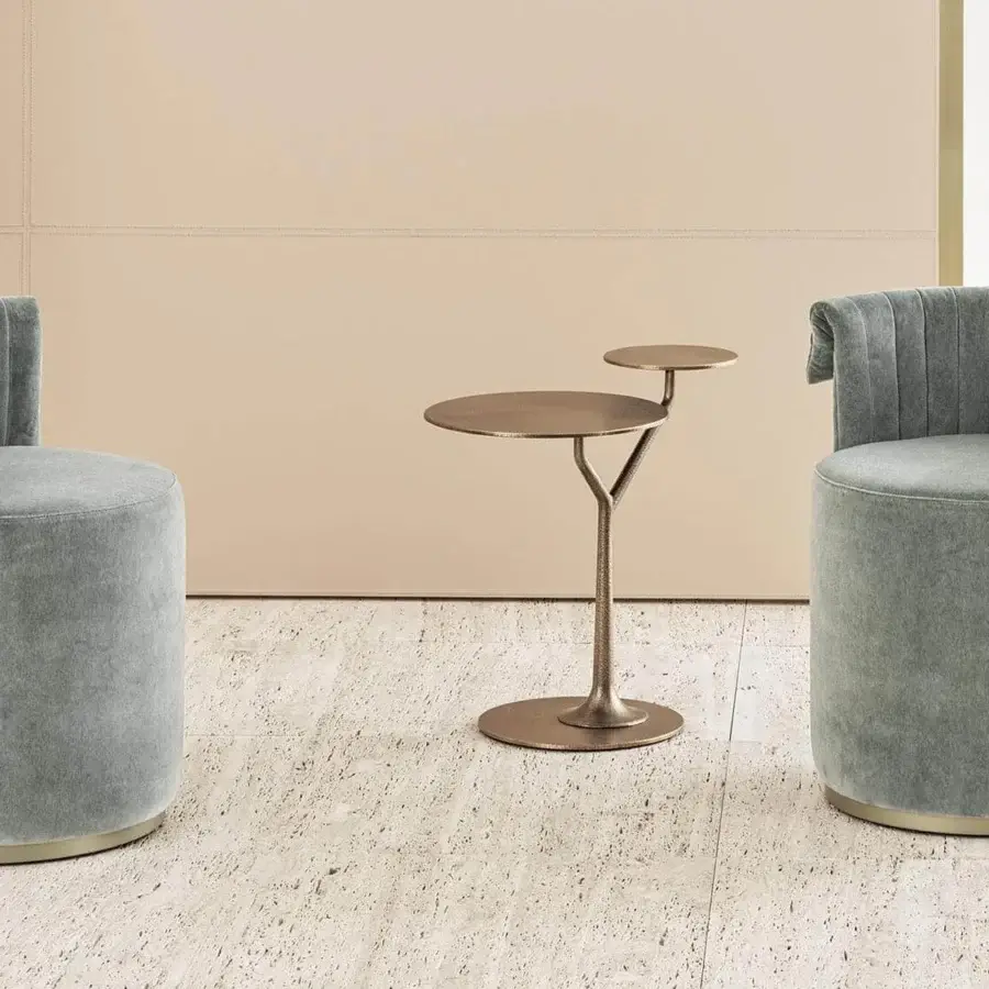 Distinguished Rugiano Manta ottoman with sinuous backrest upholstered in smooth gray textile and bronze plinth base