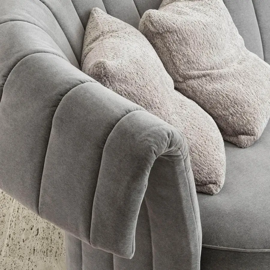 Distinguished Rugiano Manta chaise lounge with soft backrest and elegant stitchings in light gray fabric with smooth matte finish