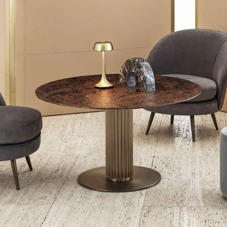 Exclusive Rugiano Wanda table lamp crafted in polished gold with a slender metal stem and rounded lampshade