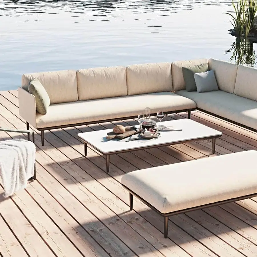Exceptional Royal Botania Styletto Lounge sectional with light beige upholstery and sleek stiletto-shaped metal legs