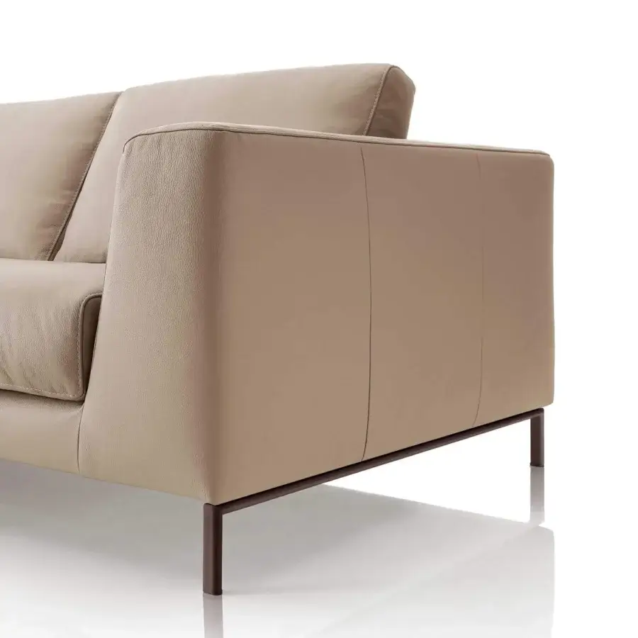 Exclusive Ditre Italia Artis sofa with light tan leather and discreet metal feet built with “Punto Pettine” stitching