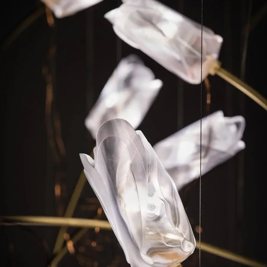 Exceptional Slamp Tulip suspension lamp with hand-molded translucent blossoms and woven copper wires in brushed brass