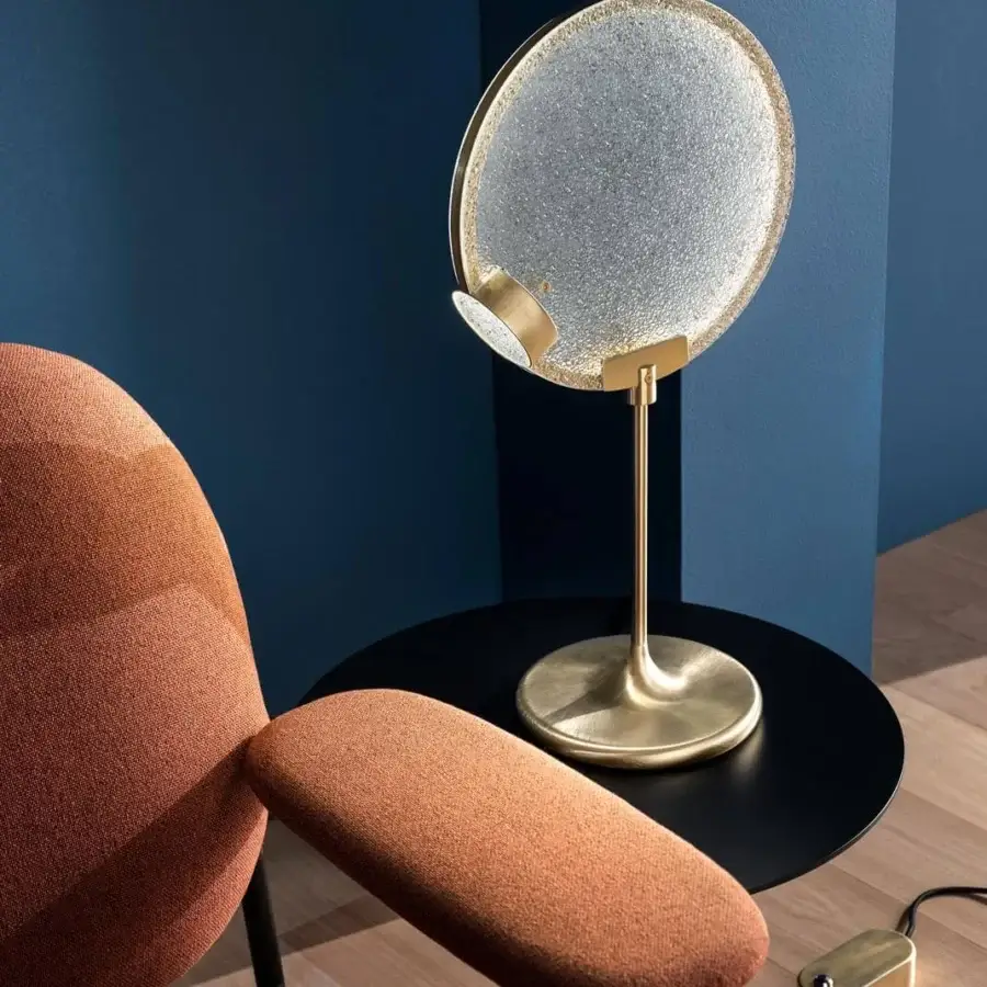 Superior Masiero Horo table lamp with metal structure and refined glass diffuser in gold tone finish