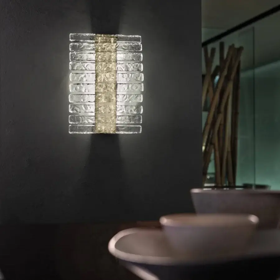 Superior Masiero Vegas wall lamp with a metal structure and rock-effect glass strips in a golden tone finish