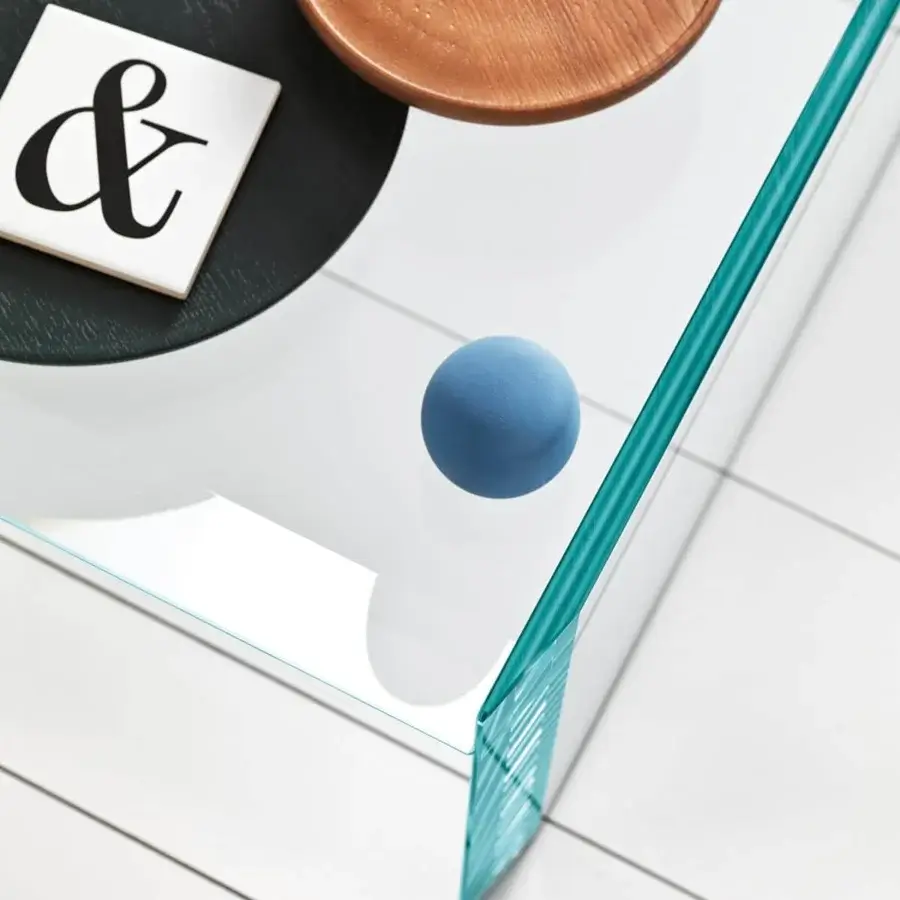 Distinguished Tonelli Design Quiller coffee table crafted in extra clear glass with elegant bevelings and green tinted edges