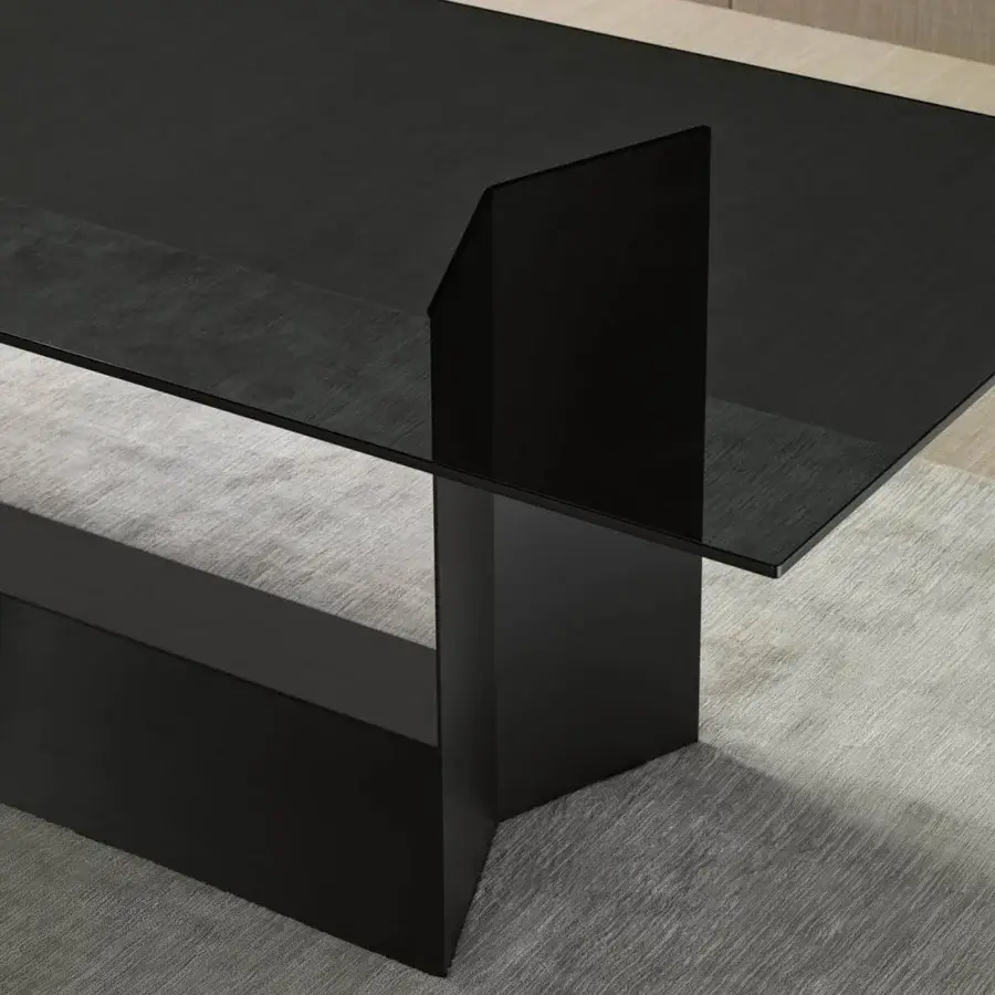 Superior Tonelli Design T5 table crafted in Italy with a central metal base and stylish black lacquering