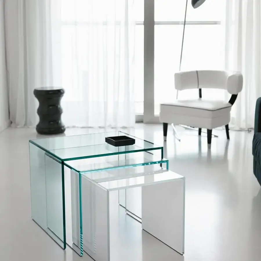 Elegant Tonelli Design Trio side tables in transparent glass with stark white lacquered panels and a clean finish